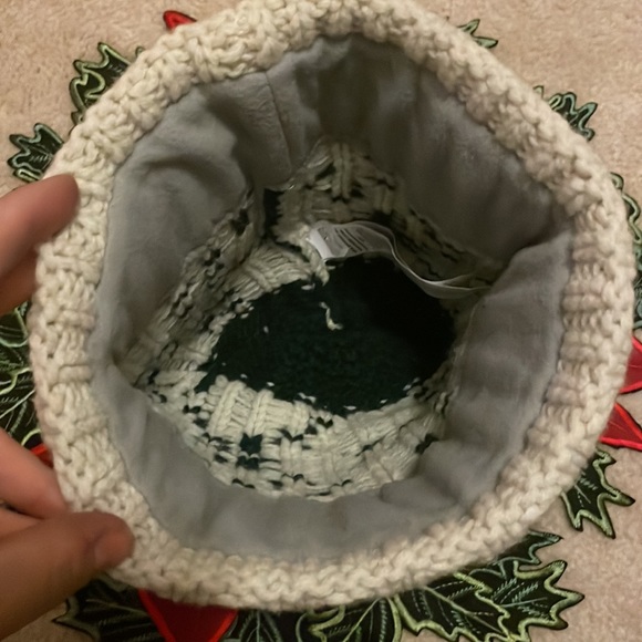 Brand New Patagonia Women's Snowbelle Beanie Wool Pom Hat Evergreen Flakes Green - Picture 13 of 16